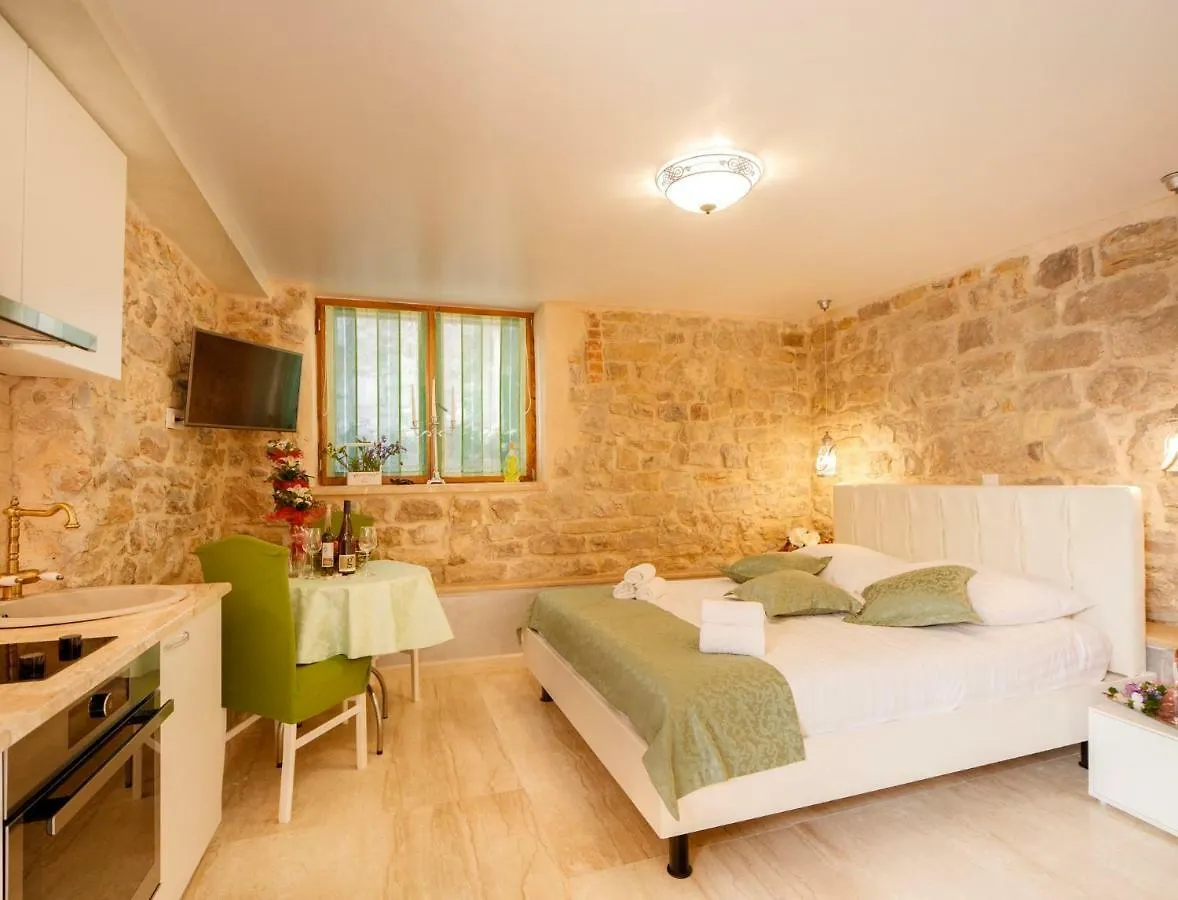 Stone House Luxury Rooms Split 4*,