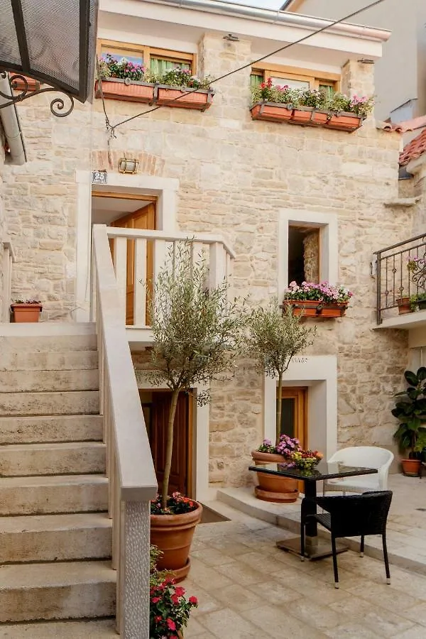 Stone House Luxury Rooms Split 4*,  Croatie