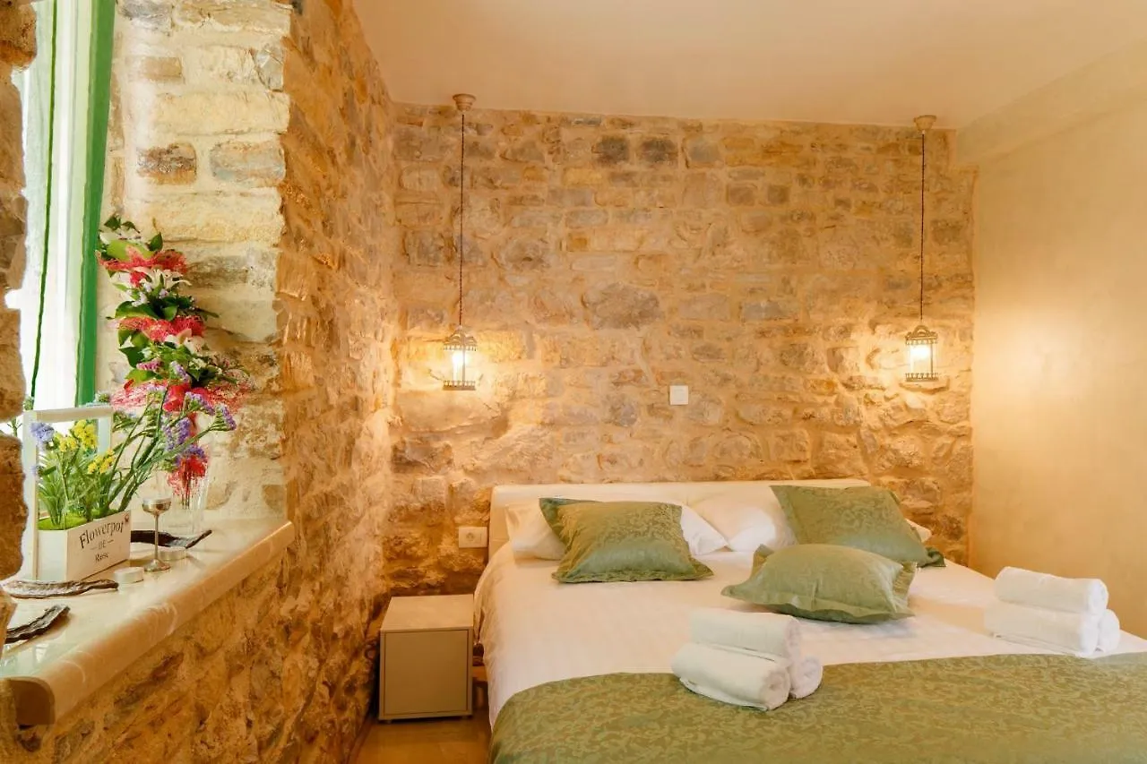 Stone House Luxury Rooms Split 4*,